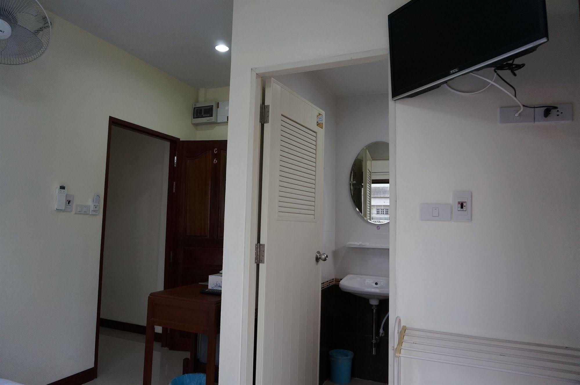 Baan Taweesuk Guest House HHQ Exteriör bild
