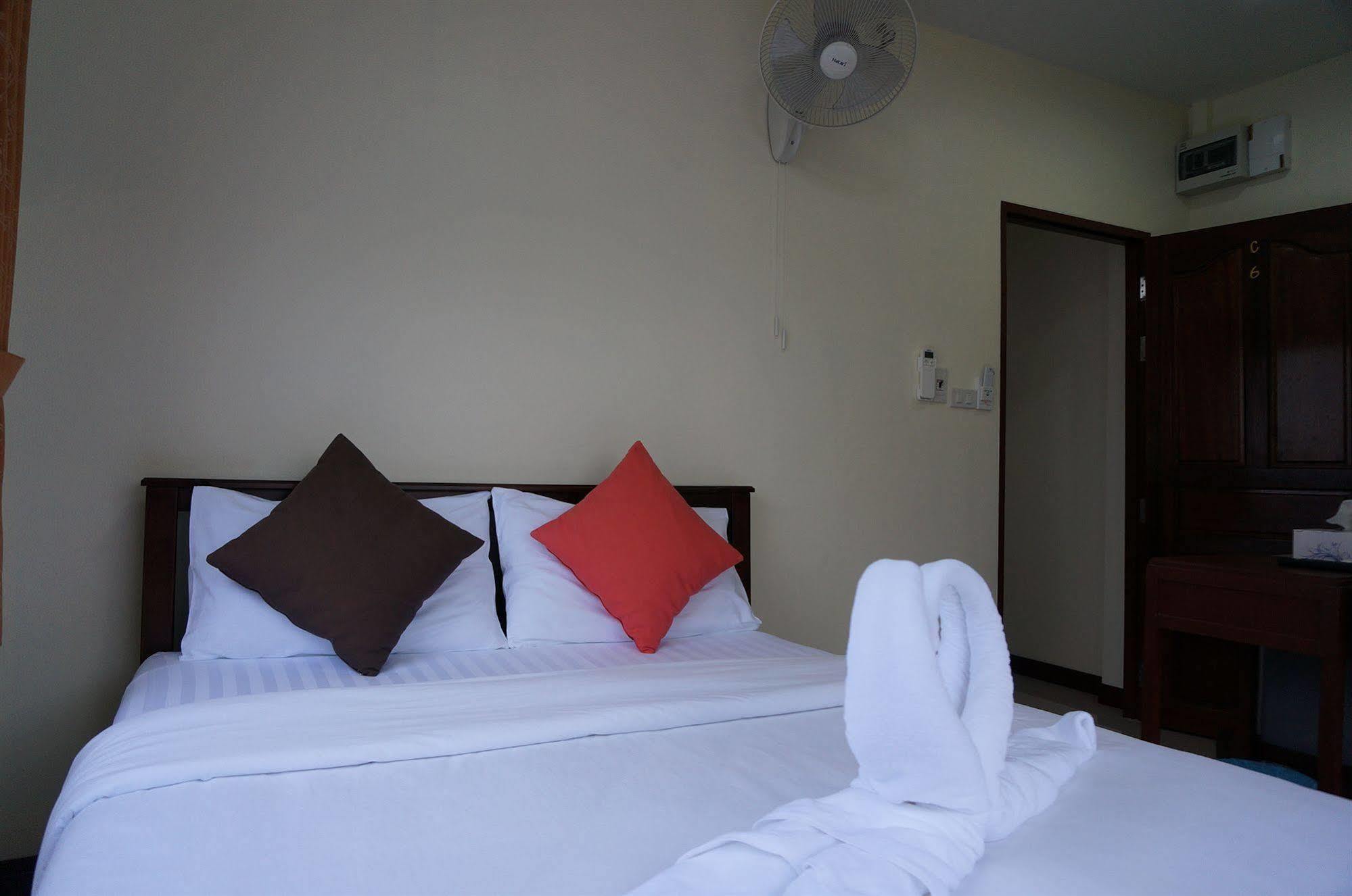 Baan Taweesuk Guest House HHQ Exteriör bild
