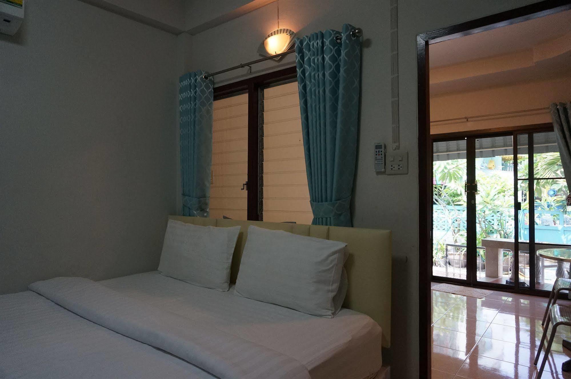 Baan Taweesuk Guest House HHQ Exteriör bild