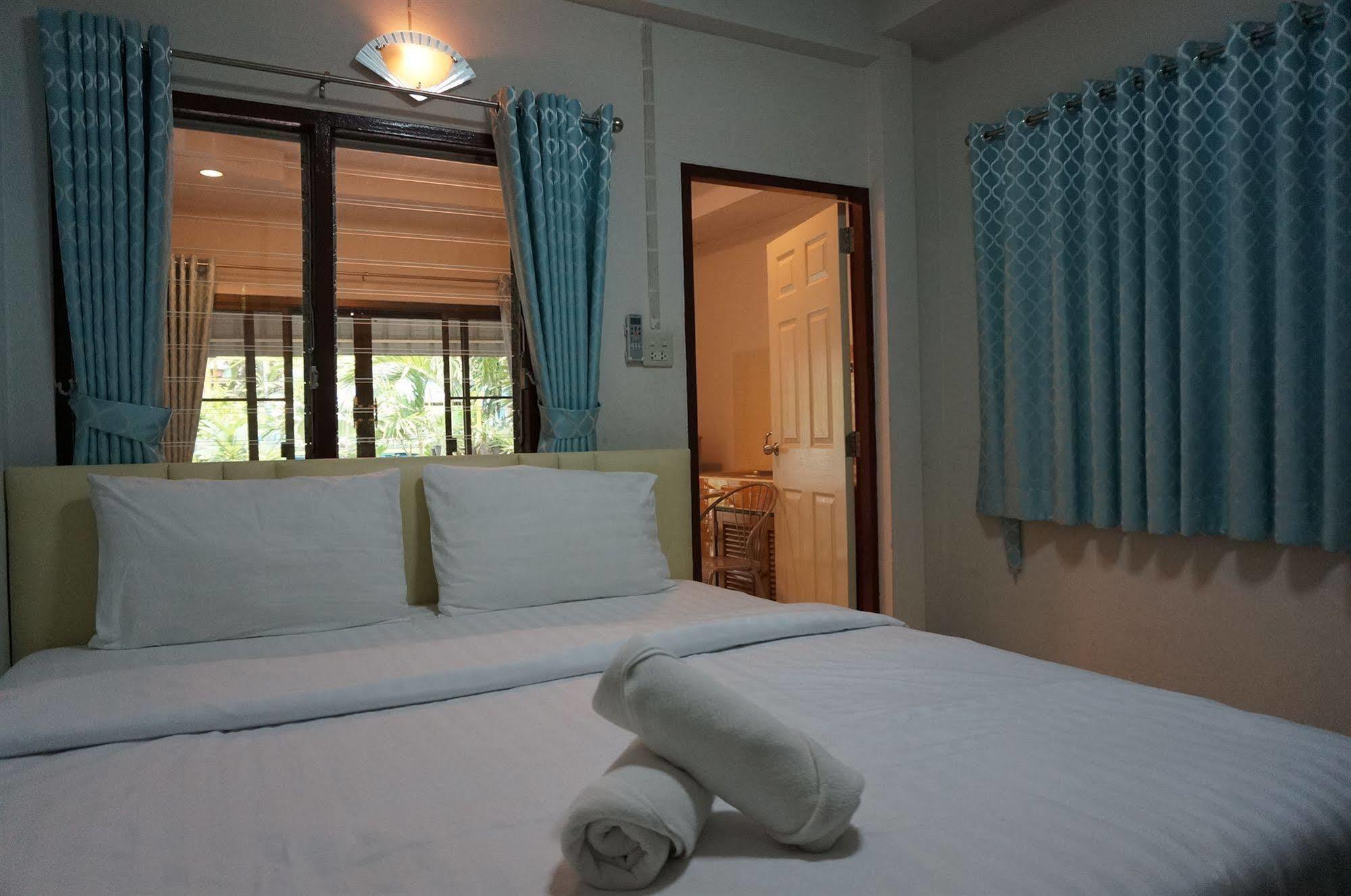 Baan Taweesuk Guest House HHQ Exteriör bild