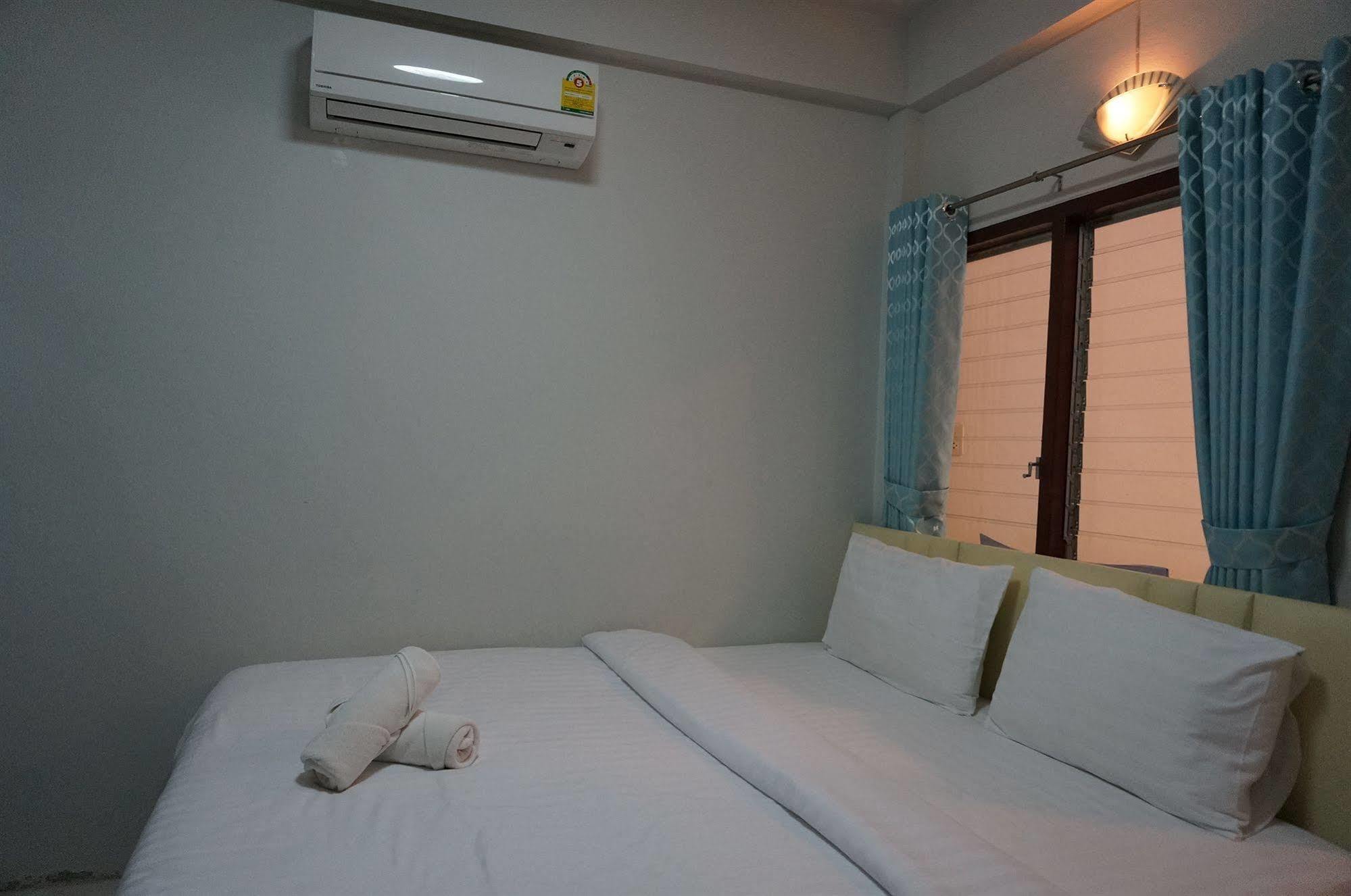 Baan Taweesuk Guest House HHQ Exteriör bild