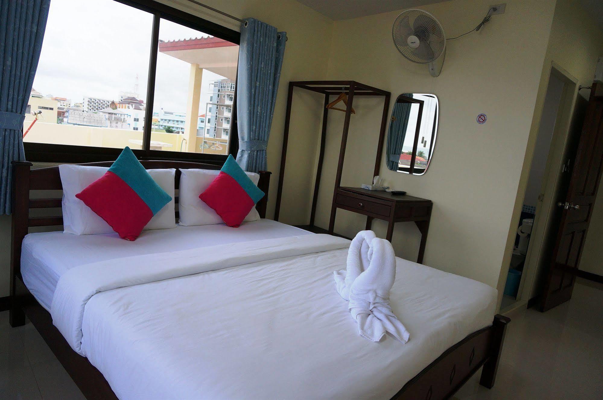 Baan Taweesuk Guest House HHQ Exteriör bild